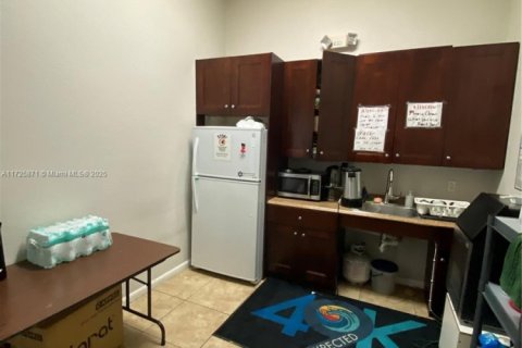 Propiedad comercial en venta en Davie, Florida № 1763487 - foto 6