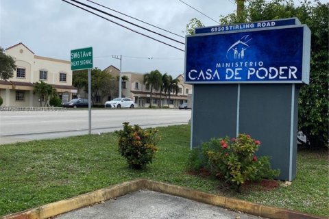 Propiedad comercial en venta en Davie, Florida № 1763487 - foto 4