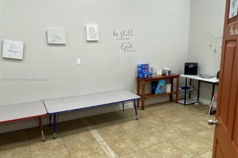 Propiedad comercial en venta en Davie, Florida № 1763487 - foto 30