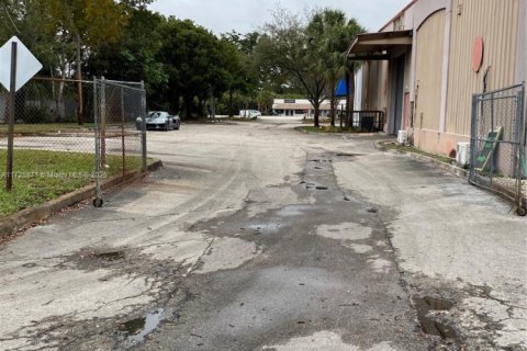 Propiedad comercial en venta en Davie, Florida № 1763487 - foto 16