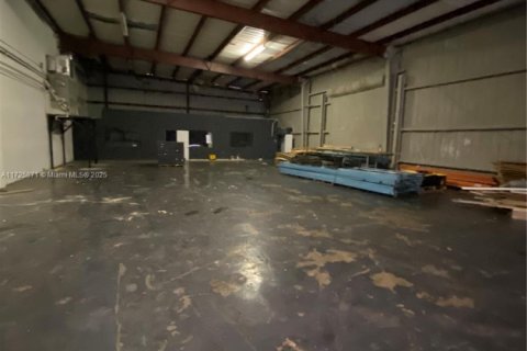 Propiedad comercial en venta en Davie, Florida № 1763487 - foto 19