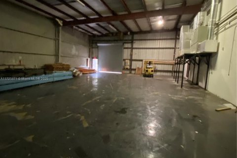 Propiedad comercial en venta en Davie, Florida № 1763487 - foto 18