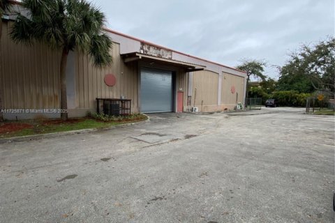 Propiedad comercial en venta en Davie, Florida № 1763487 - foto 20