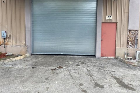 Propiedad comercial en venta en Davie, Florida № 1763487 - foto 17