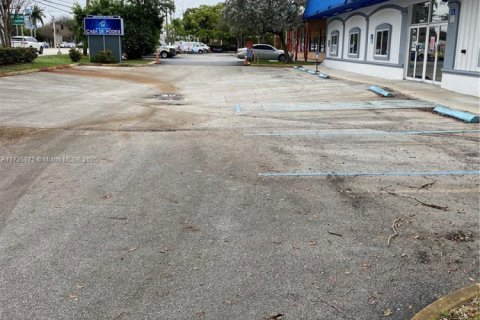 Propiedad comercial en venta en Davie, Florida № 1763487 - foto 8