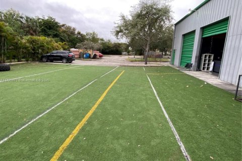 Propiedad comercial en venta en Davie, Florida № 1763487 - foto 11
