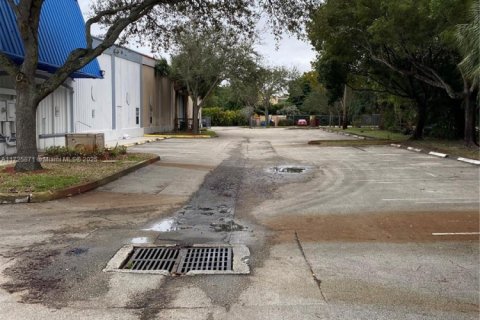 Propiedad comercial en venta en Davie, Florida № 1763487 - foto 15
