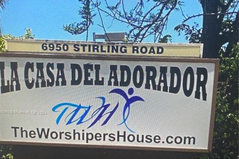 Propiedad comercial en venta en Davie, Florida № 1763487 - foto 1