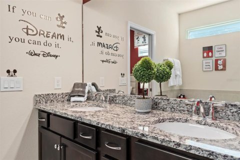 House in Davenport, Florida 5 bedrooms, 243.59 sq.m. № 2391556 - photo 23