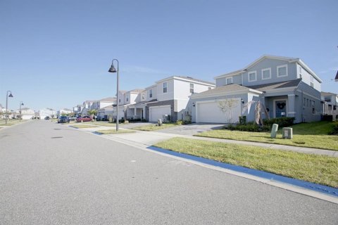 House in Davenport, Florida 5 bedrooms, 243.59 sq.m. № 2391556 - photo 5