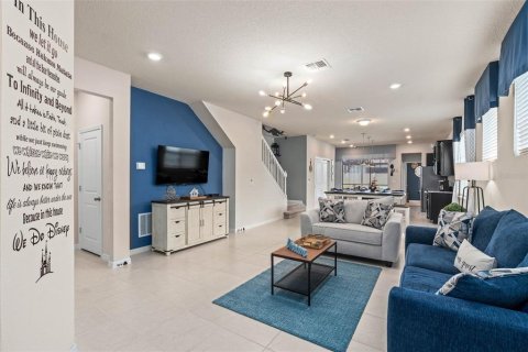 House in Davenport, Florida 5 bedrooms, 243.59 sq.m. № 2391556 - photo 8