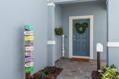House in Davenport, Florida 5 bedrooms, 243.59 sq.m. № 2391556 - photo 6