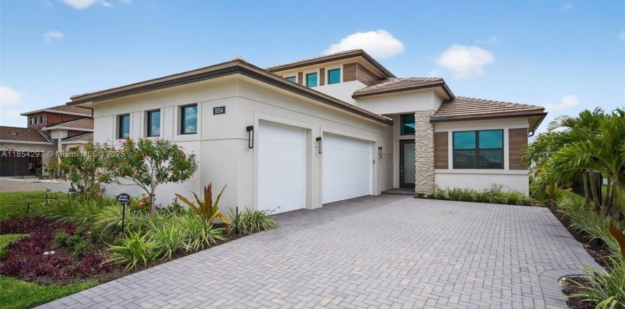House in Palm Beach Gardens, Florida 4 bedrooms, 238.11 sq.m. № 1872473