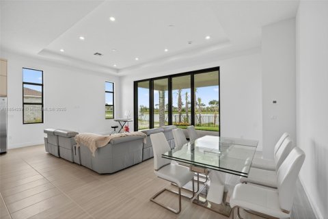 House in Palm Beach Gardens, Florida 4 bedrooms, 238.11 sq.m. № 1872473 - photo 13
