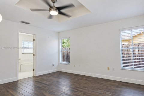 Casa en venta en Miami, Florida, 3 dormitorios, 180.14 m2 № 2363670 - foto 20