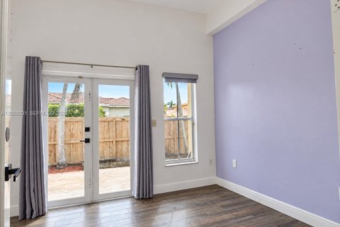 Casa en venta en Miami, Florida, 3 dormitorios, 180.14 m2 № 2363670 - foto 10