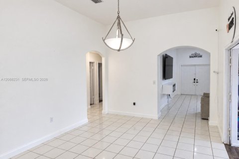 Casa en venta en Miami, Florida, 3 dormitorios, 180.14 m2 № 2363670 - foto 7