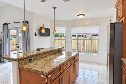 Casa en venta en Miami, Florida, 3 dormitorios, 180.14 m2 № 2363670 - foto 19