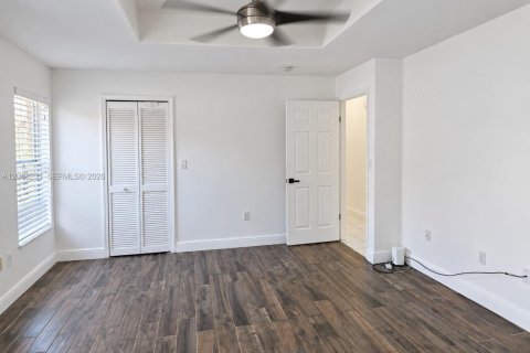 Casa en venta en Miami, Florida, 3 dormitorios, 180.14 m2 № 2363670 - foto 27