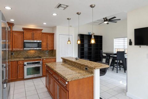 Casa en venta en Miami, Florida, 3 dormitorios, 180.14 m2 № 2363670 - foto 18