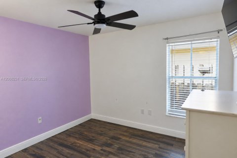 Casa en venta en Miami, Florida, 3 dormitorios, 180.14 m2 № 2363670 - foto 30