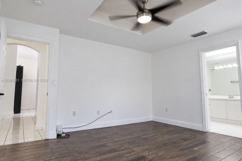 Casa en venta en Miami, Florida, 3 dormitorios, 180.14 m2 № 2363670 - foto 21