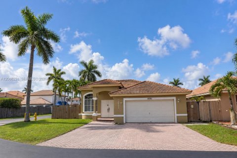 Casa en venta en Miami, Florida, 3 dormitorios, 180.14 m2 № 2363670 - foto 2