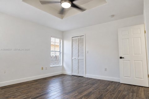 Casa en venta en Miami, Florida, 3 dormitorios, 180.14 m2 № 2363670 - foto 23