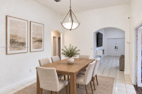 Casa en venta en Miami, Florida, 3 dormitorios, 180.14 m2 № 2363670 - foto 8