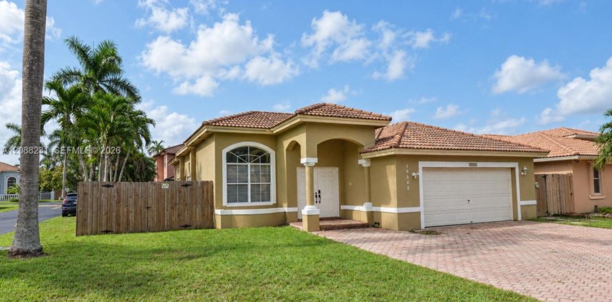 Casa en Miami, Florida 3 dormitorios, 180.14 m2 № 2363670