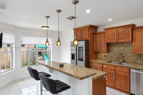 Casa en venta en Miami, Florida, 3 dormitorios, 180.14 m2 № 2363670 - foto 16