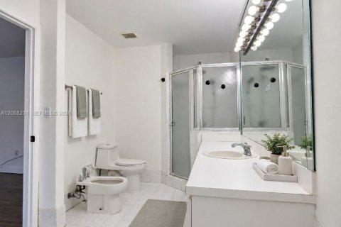 Casa en venta en Miami, Florida, 3 dormitorios, 180.14 m2 № 2363670 - foto 25