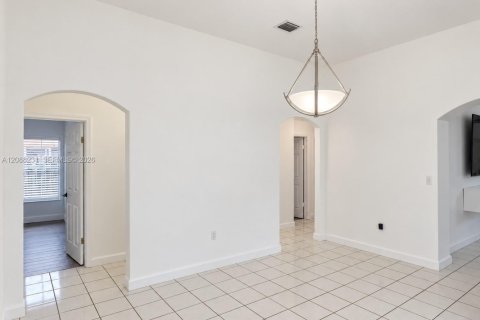 Casa en venta en Miami, Florida, 3 dormitorios, 180.14 m2 № 2363670 - foto 9