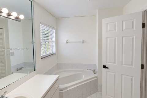 Casa en venta en Miami, Florida, 3 dormitorios, 180.14 m2 № 2363670 - foto 26