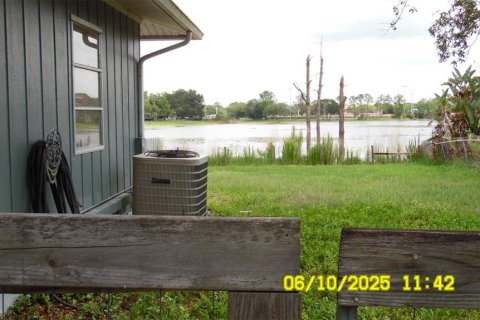 House in Deltona, Florida 3 bedrooms, 138.61 sq.m. № 1780813 - photo 2