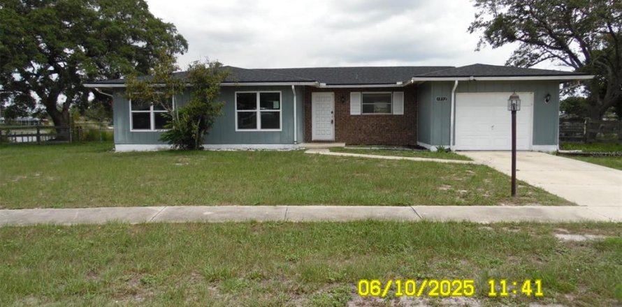 House in Deltona, Florida 3 bedrooms, 138.61 sq.m. № 1780813
