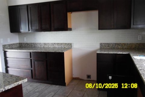 House in Deltona, Florida 3 bedrooms, 138.61 sq.m. № 1780813 - photo 8