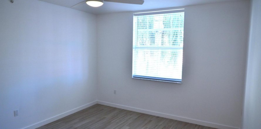 Condominio en West Palm Beach, Florida, 2 dormitorios № 1038008