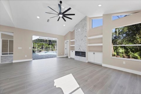 House in University Park, Florida 3 bedrooms, 241.27 sq.m. № 2379771 - photo 19