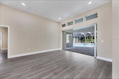 House in University Park, Florida 3 bedrooms, 241.27 sq.m. № 2379771 - photo 11
