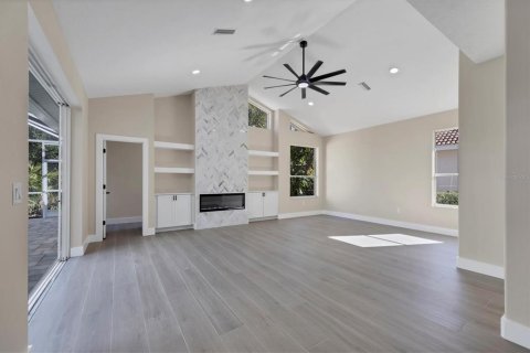 House in University Park, Florida 3 bedrooms, 241.27 sq.m. № 2379771 - photo 18