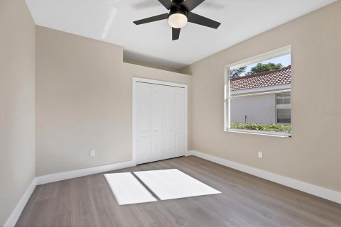 House in University Park, Florida 3 bedrooms, 241.27 sq.m. № 2379771 - photo 27