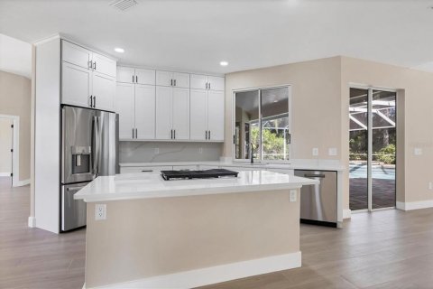 House in University Park, Florida 3 bedrooms, 241.27 sq.m. № 2379771 - photo 14