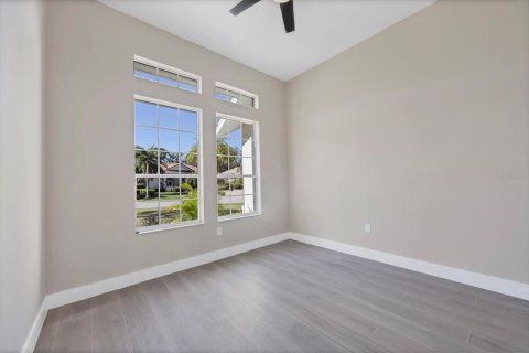 House in University Park, Florida 3 bedrooms, 241.27 sq.m. № 2379771 - photo 20