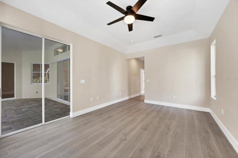 House in University Park, Florida 3 bedrooms, 241.27 sq.m. № 2379771 - photo 23