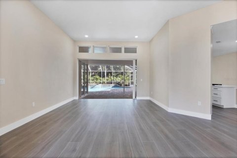 House in University Park, Florida 3 bedrooms, 241.27 sq.m. № 2379771 - photo 10