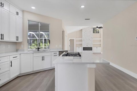 House in University Park, Florida 3 bedrooms, 241.27 sq.m. № 2379771 - photo 16
