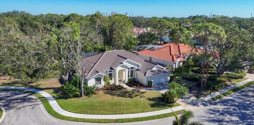 House in University Park, Florida 3 bedrooms, 241.27 sq.m. № 2379771
