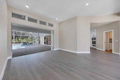 House in University Park, Florida 3 bedrooms, 241.27 sq.m. № 2379771 - photo 12