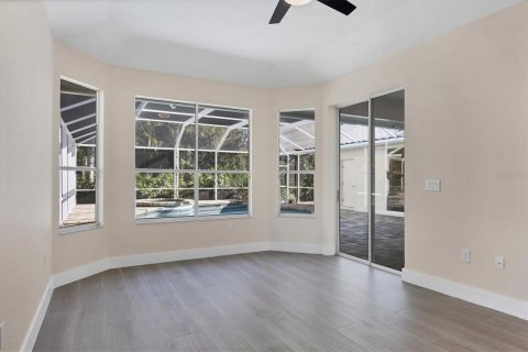 House in University Park, Florida 3 bedrooms, 241.27 sq.m. № 2379771 - photo 22